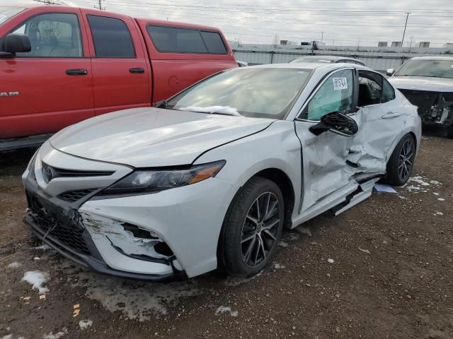 2022 Toyota Camry SE