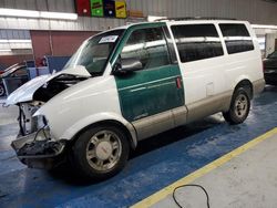 Salvage trucks for sale at Fort Wayne, IN auction: 2004 GMC Safari XT