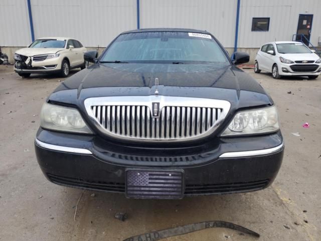 2003 Lincoln Town Car Signature