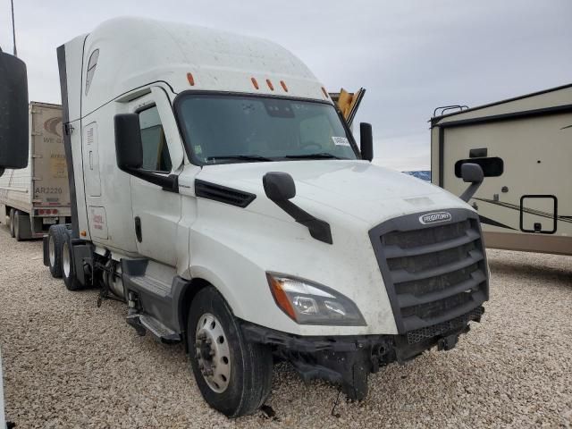 2020 Freightliner Cascadia 126