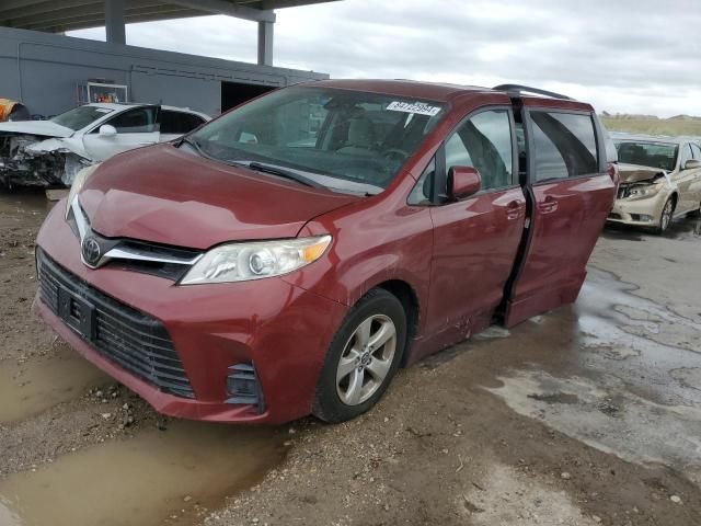 2018 Toyota Sienna LE