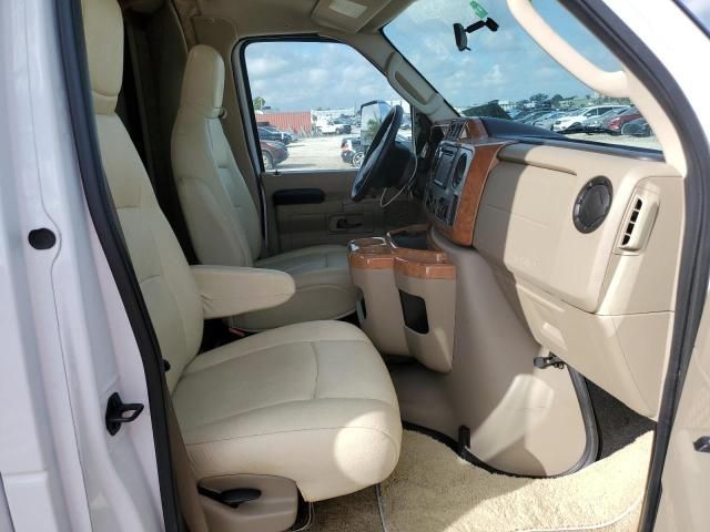 2013 Ford Econoline E450 Super Duty Cutaway Van