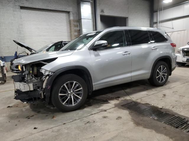 2017 Toyota Highlander SE