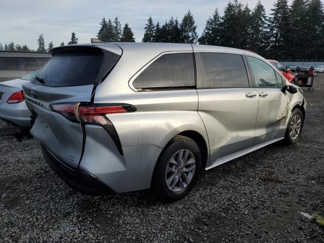 2022 Toyota Sienna XLE