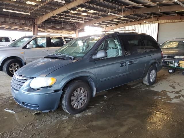 2006 Chrysler Town & Country LX