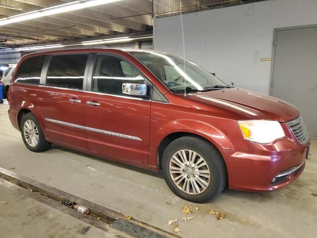 2013 Chrysler Town & Country Touring L