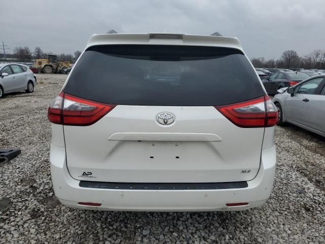 2020 Toyota Sienna XLE