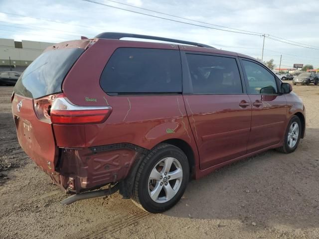 2019 Toyota Sienna LE