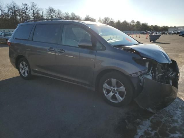 2019 Toyota Sienna LE