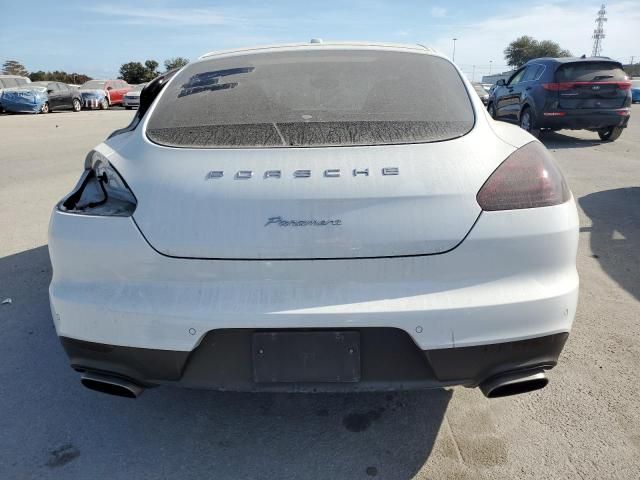 2016 Porsche Panamera 2