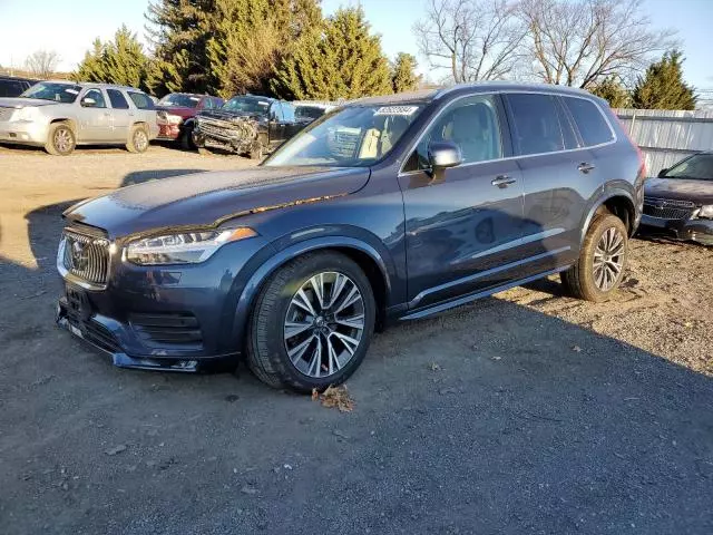 2022 Volvo XC90 T6 Momentum