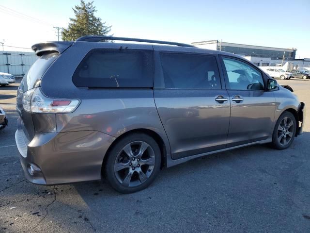 2016 Toyota Sienna SE