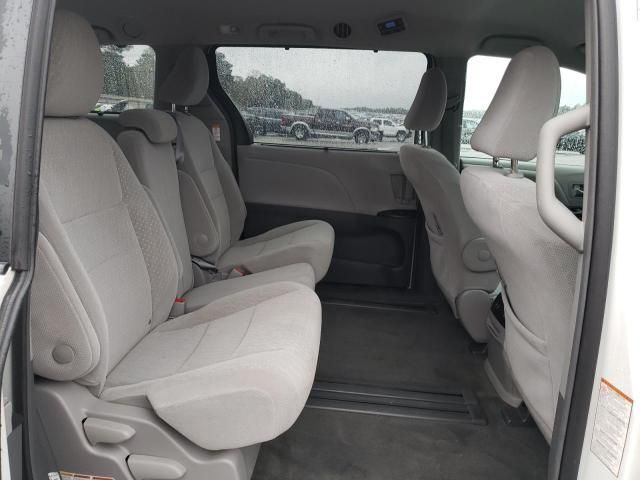 2018 Toyota Sienna LE