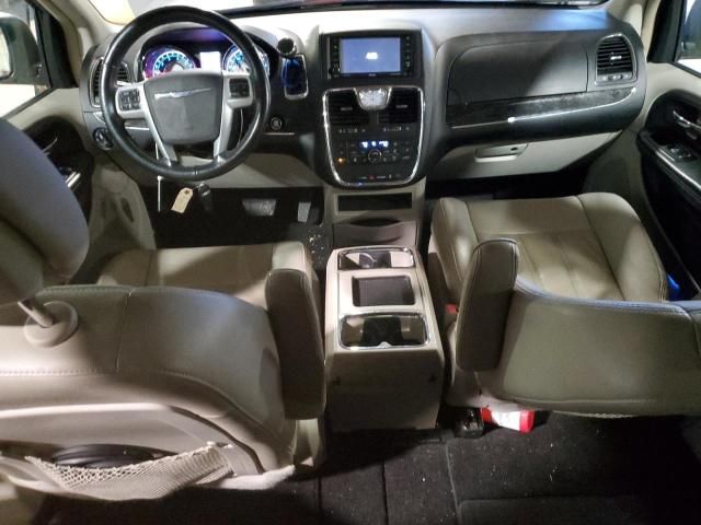 2014 Chrysler Town & Country Touring L