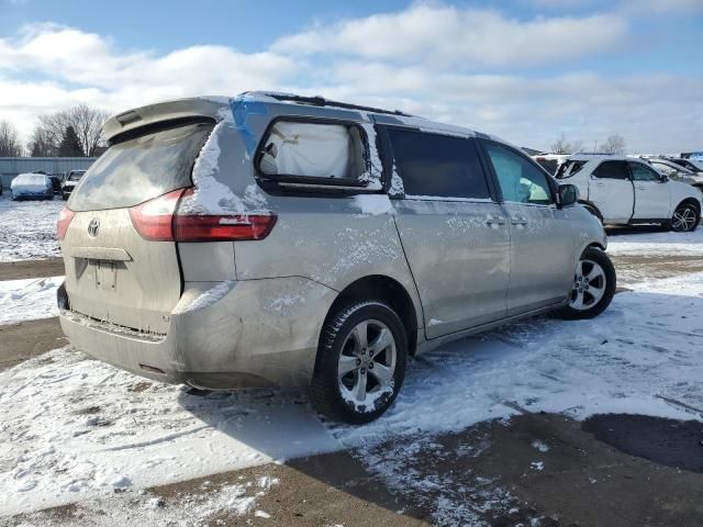 2017 Toyota Sienna LE