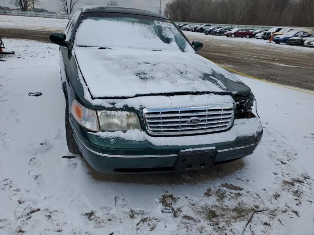 2000 Ford Crown Victoria