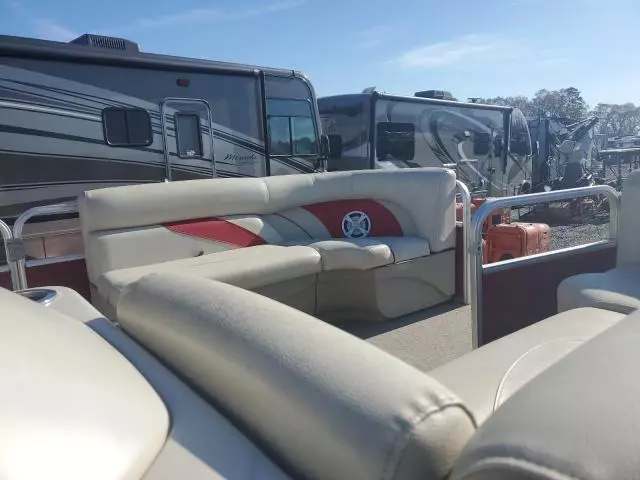 2015 Suncruiser Pontoon