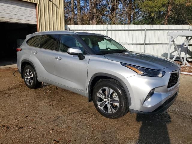 2022 Toyota Highlander Hybrid XLE