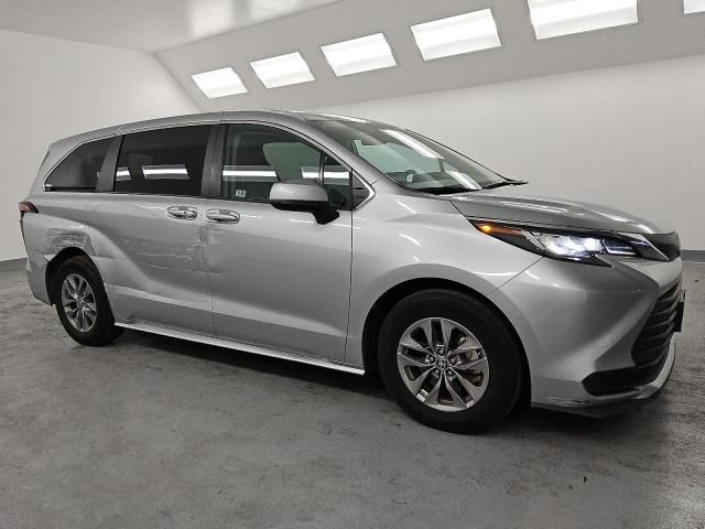 2023 Toyota Sienna LE