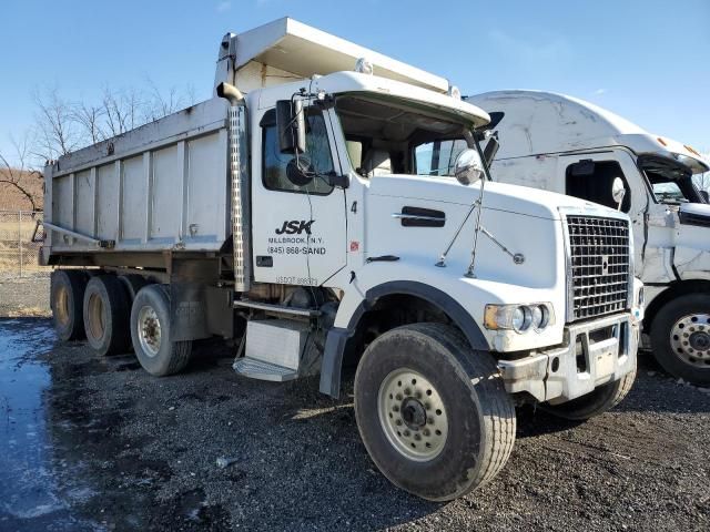 2005 Volvo VHD