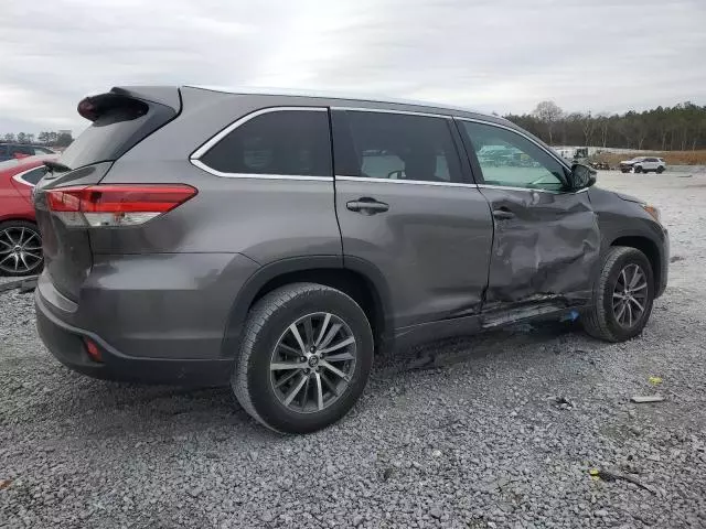 2017 Toyota Highlander SE