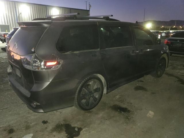 2011 Toyota Sienna Sport