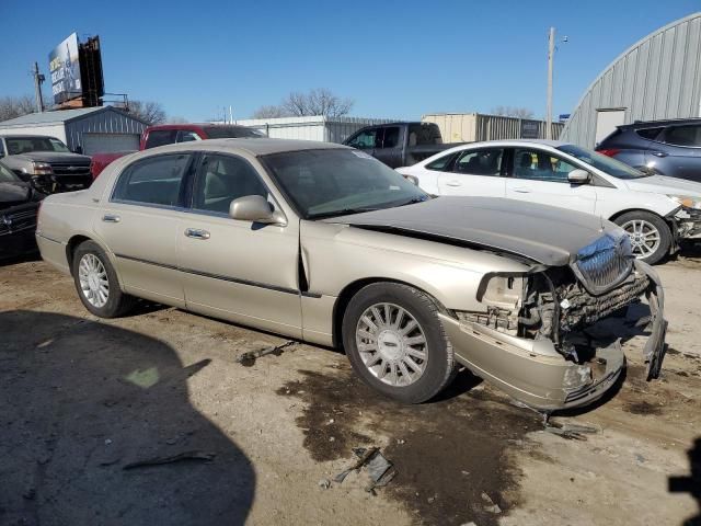 2005 Lincoln Town Car Signature Limited