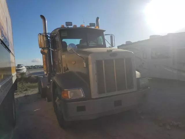 2004 Peterbilt 385