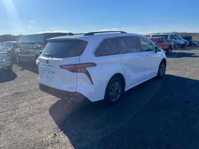 2022 Toyota Sienna LE