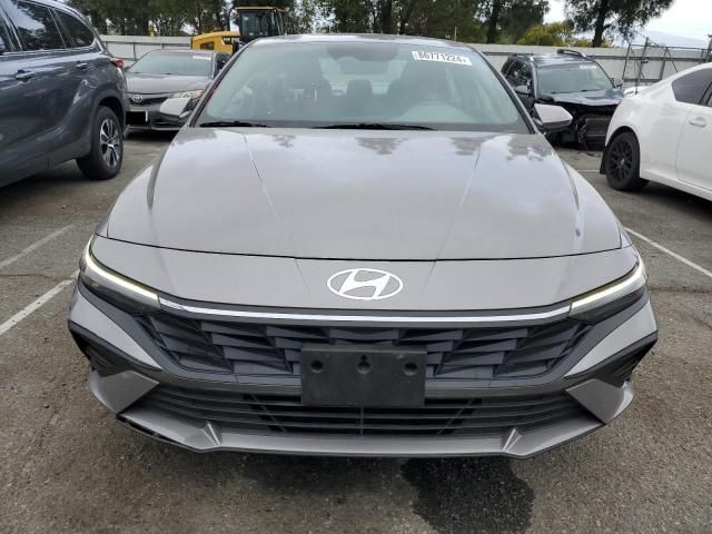 2024 Hyundai Elantra SE