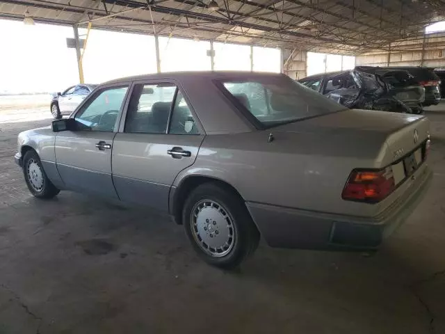 1990 Mercedes-Benz 300 E 2.6