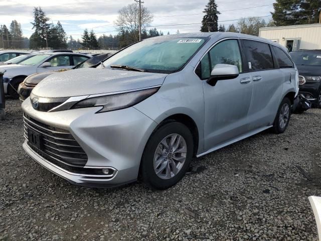 2022 Toyota Sienna XLE