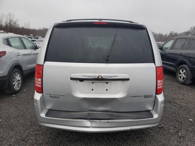 2010 Chrysler Town & Country LX