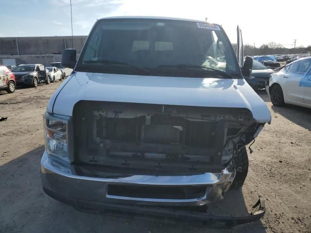 2011 Ford Econoline E350 Super Duty Wagon