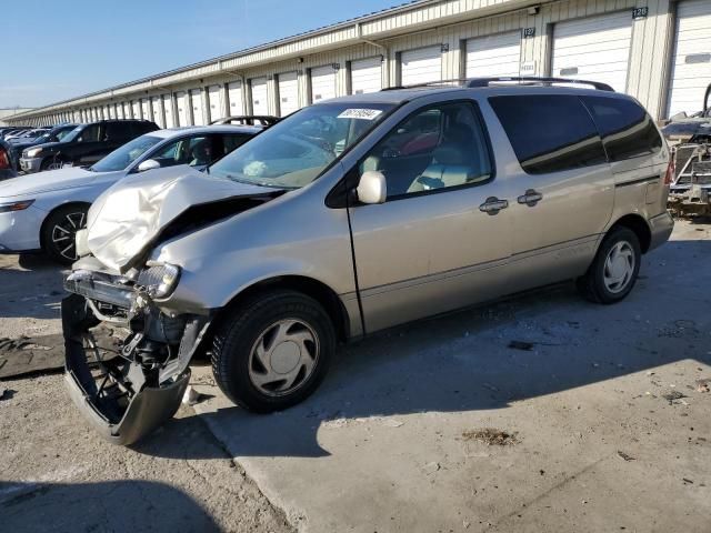 2001 Toyota Sienna LE