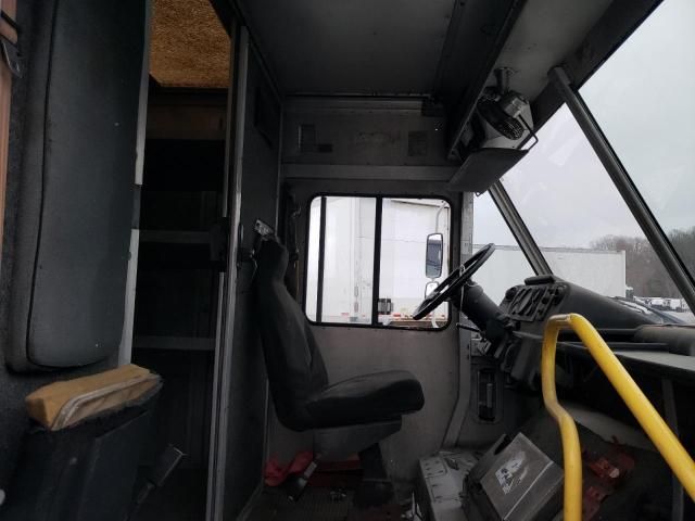 2001 Freightliner Chassis M Line WALK-IN Van