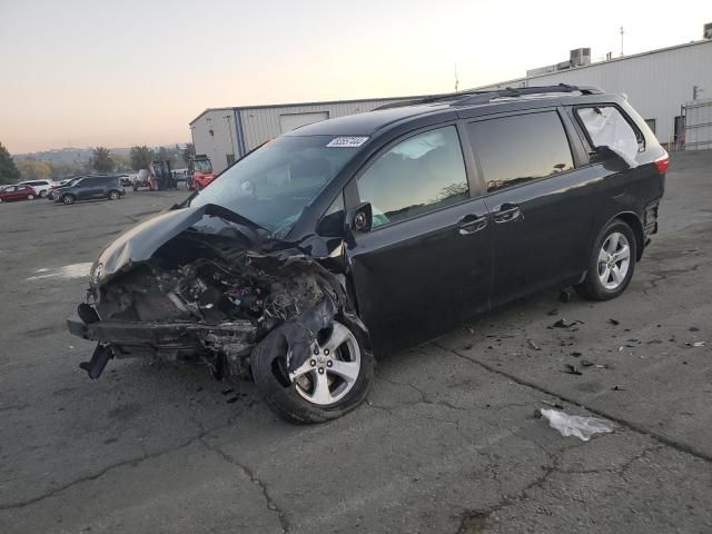 2017 Toyota Sienna LE