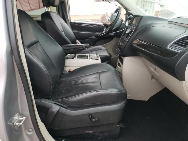 2016 Chrysler Town & Country Touring L