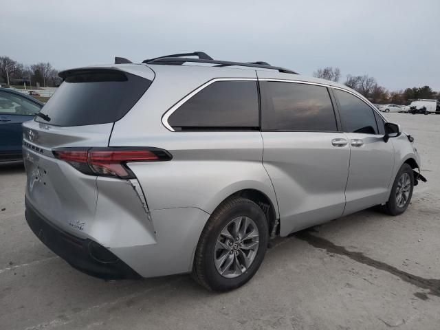 2022 Toyota Sienna LE