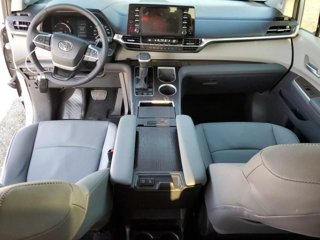 2023 Toyota Sienna XLE