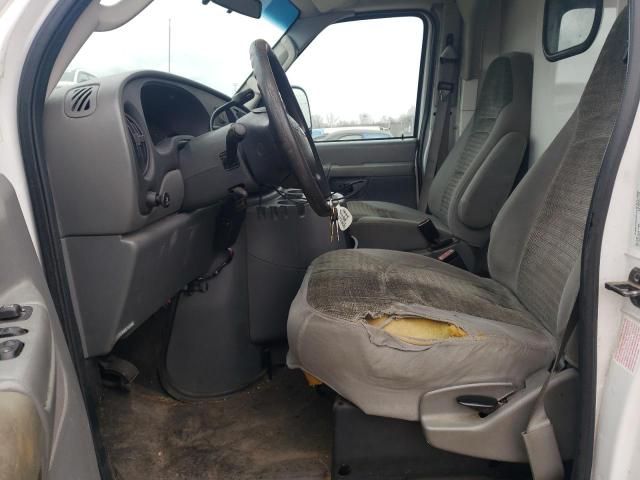 2004 Ford Econoline E350 Super Duty Cutaway Van