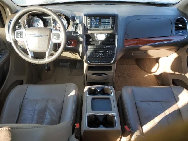 2014 Chrysler Town & Country Touring L