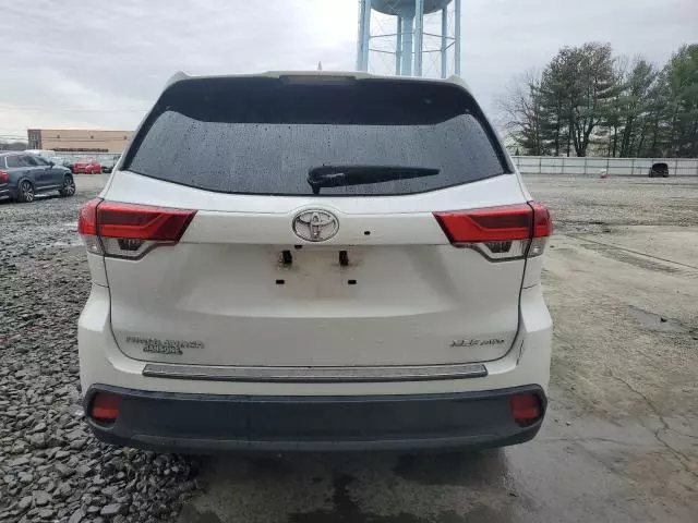 2019 Toyota Highlander SE