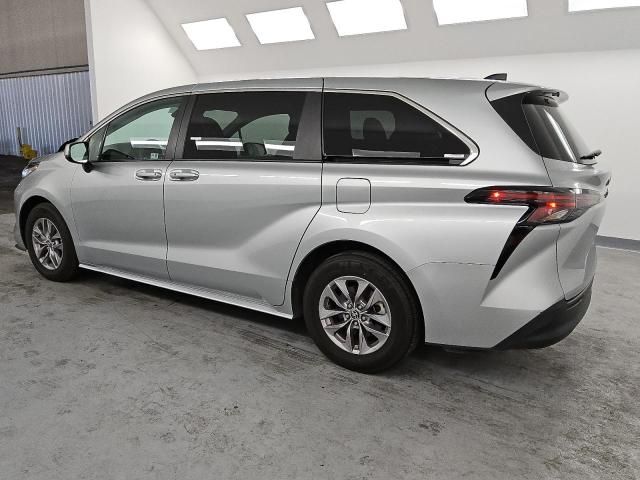 2023 Toyota Sienna LE