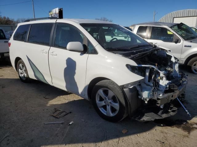 2017 Toyota Sienna LE