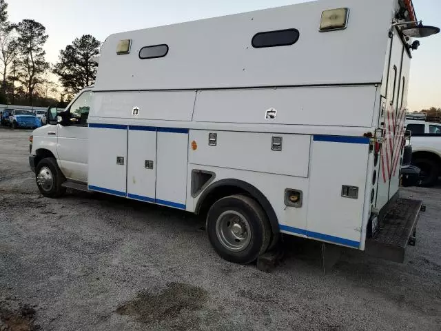 2010 Ford Econoline E450 Super Duty Cutaway Van