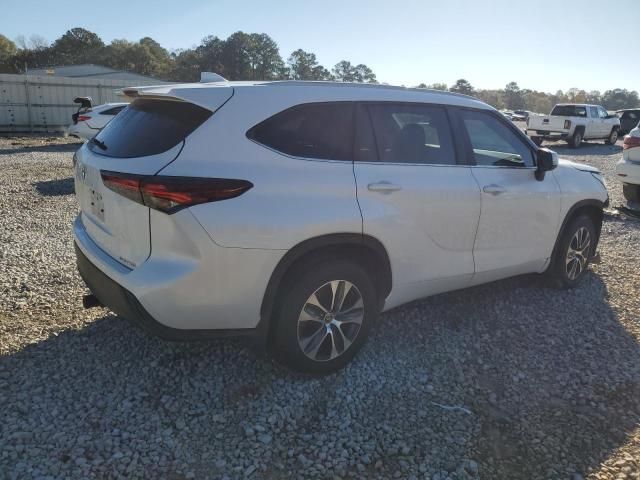 2024 Toyota Highlander LE