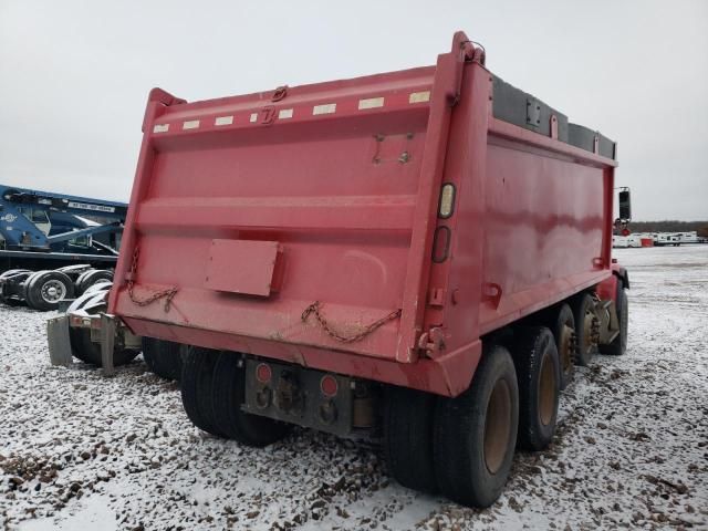 1999 Freightliner Conventional FLD120