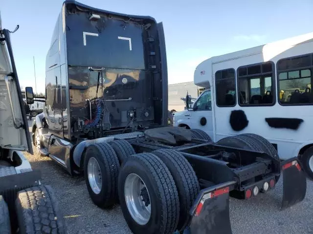 2019 Kenworth Construction T680