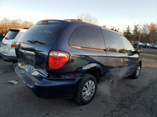 2004 Chrysler Town & Country LX